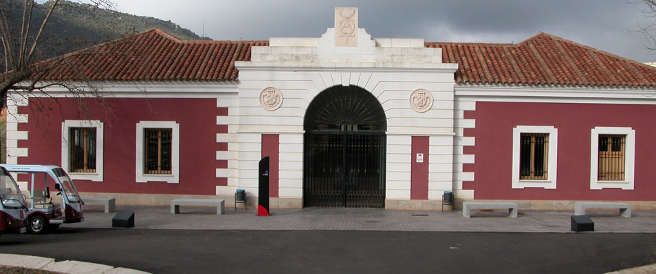 Fachada principal del Museo del Mercurio