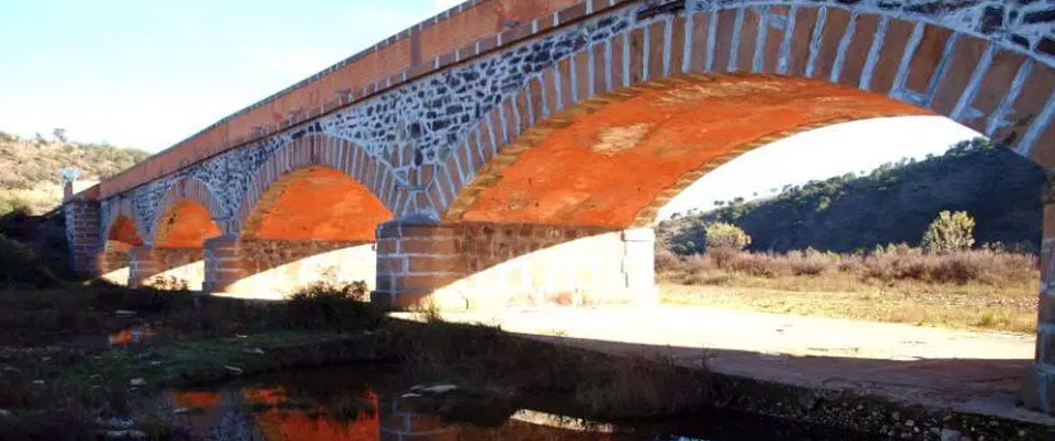 Puente sobre el Río Esteras